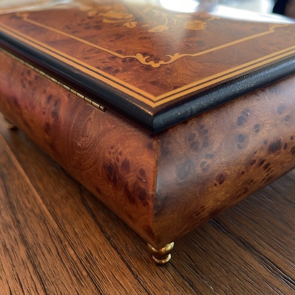 Splendid Italian Violin Inlaid Elegant Wood Music/Jewelry Box Hand Made in Italy - Picture 13 of 15